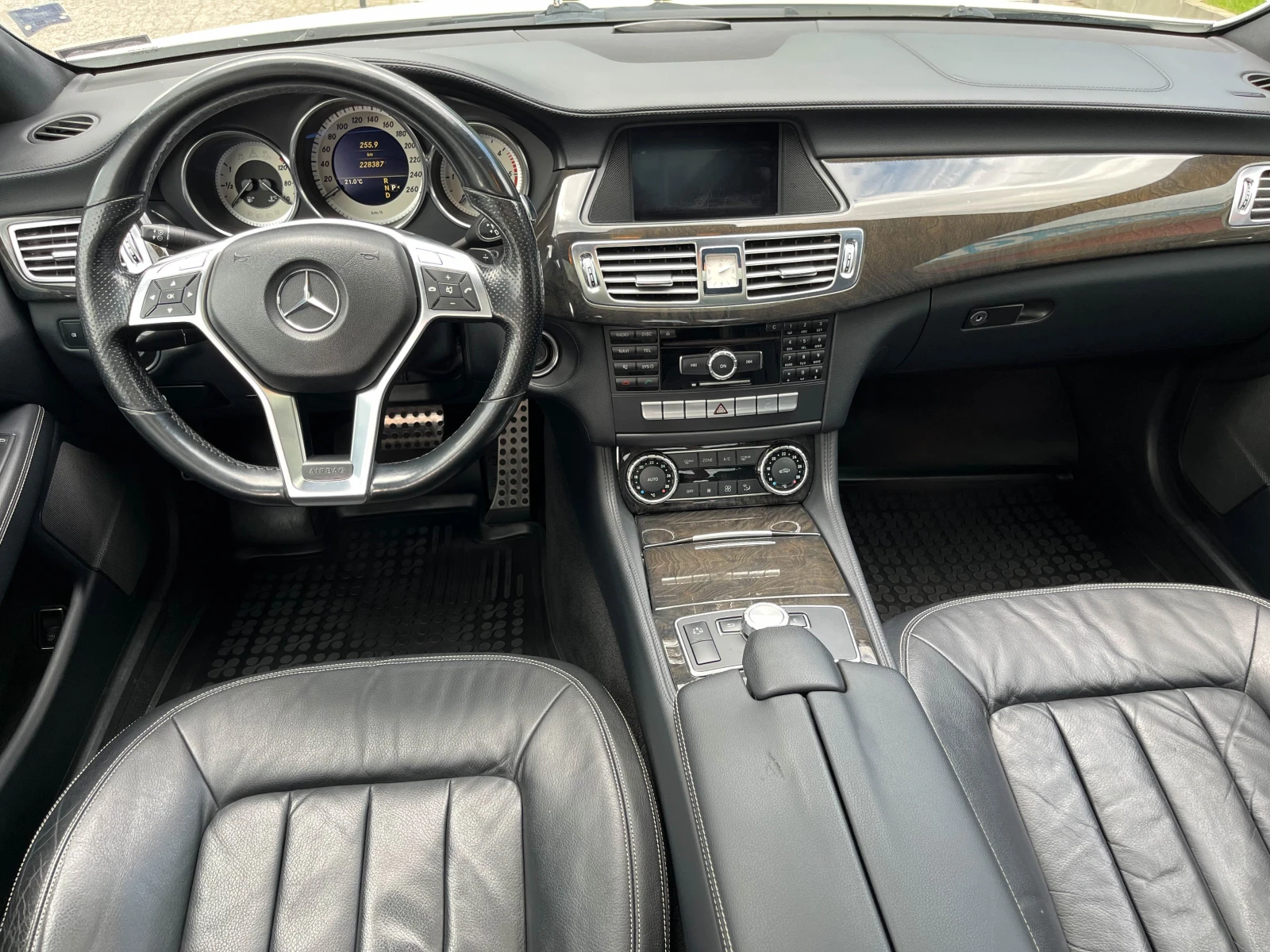 Mercedes-Benz CLS 350 AMG* LED* БЯЛА ПЕРЛА*  - изображение 8