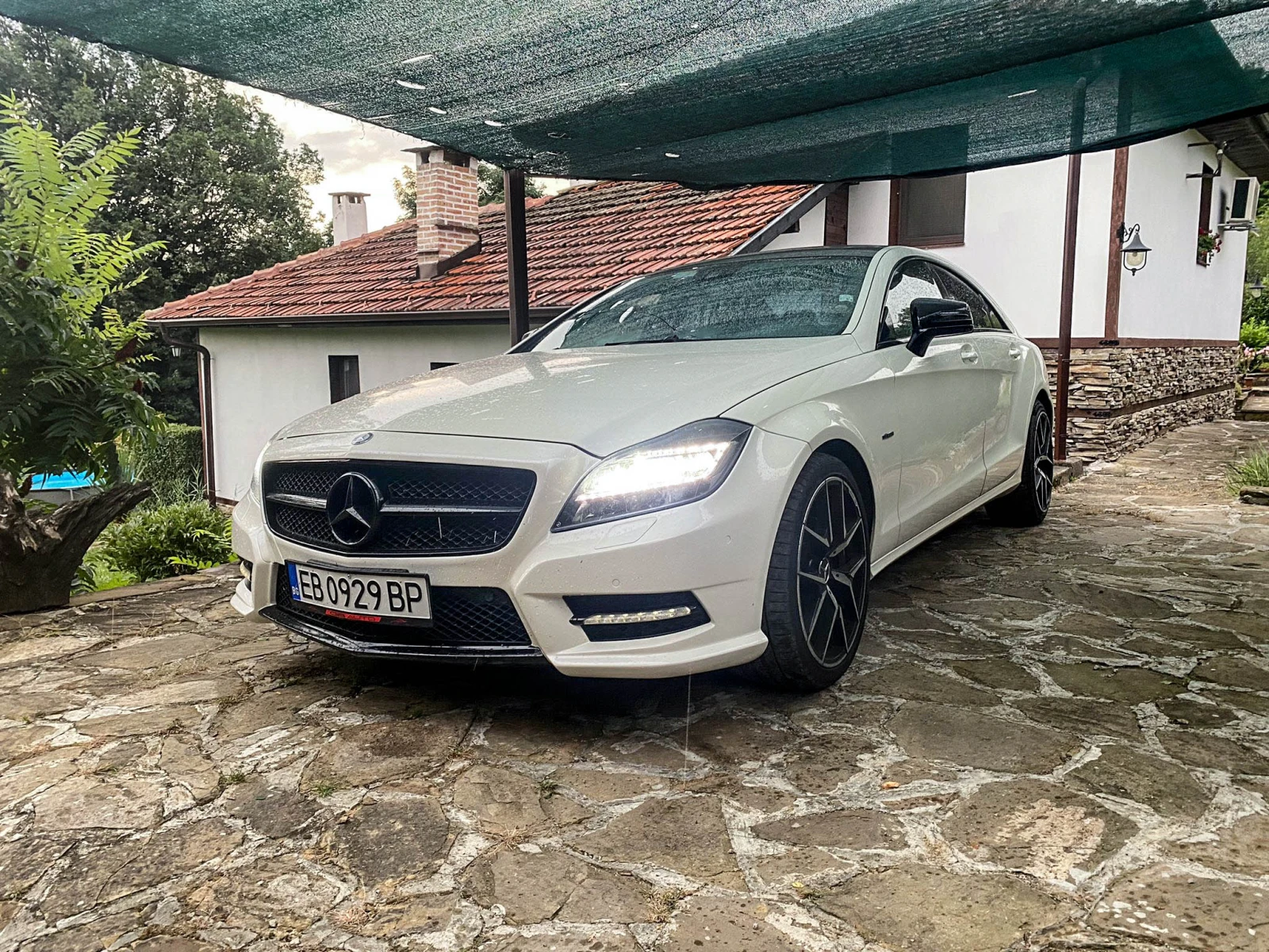 Mercedes-Benz CLS 350 AMG* LED* БЯЛА ПЕРЛА*  - изображение 2