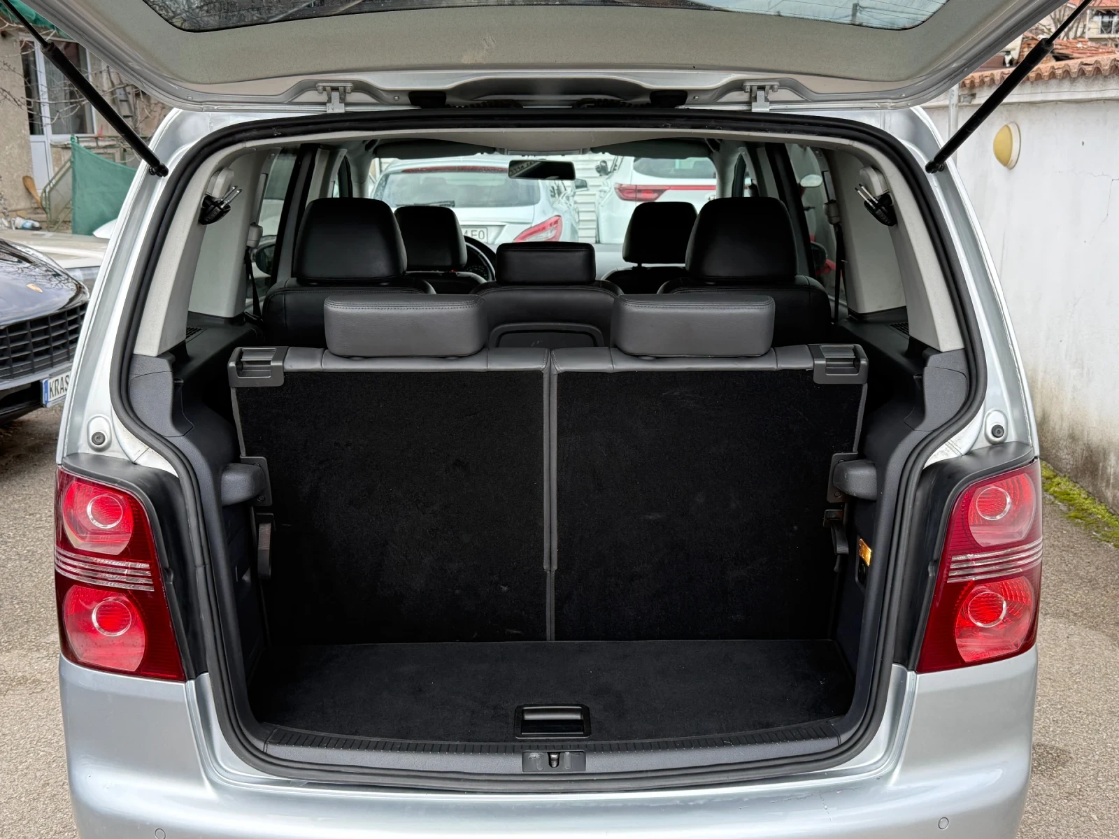 VW Touran 1.4TSI ECOFUEL HIGHLINE , снимка 16 - Автомобили и джипове - 53787908