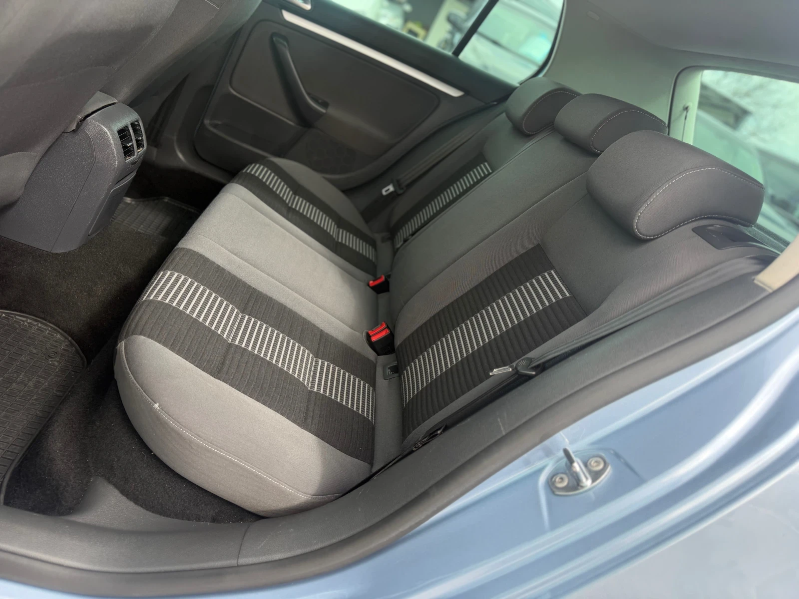 VW Golf 1.9TDI 105кс GTD НАВИ ПОДГРЕВ МУЛТИ-ВОЛАН, снимка 12 - Автомобили и джипове - 54057938