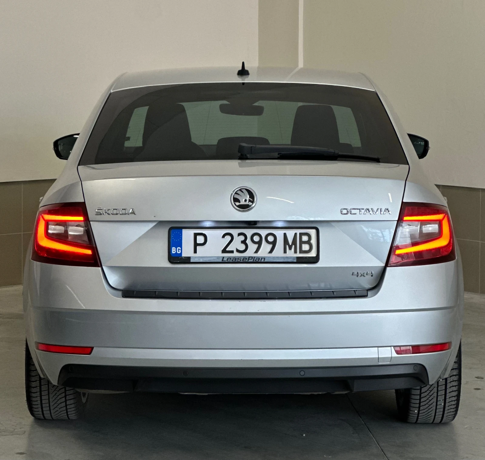 Skoda Octavia Facelift/2.00D/4х4* FULL/MAX/LED/ОБСЛУЖЕН в Шкода!, снимка 9 - Автомобили и джипове - 54636650