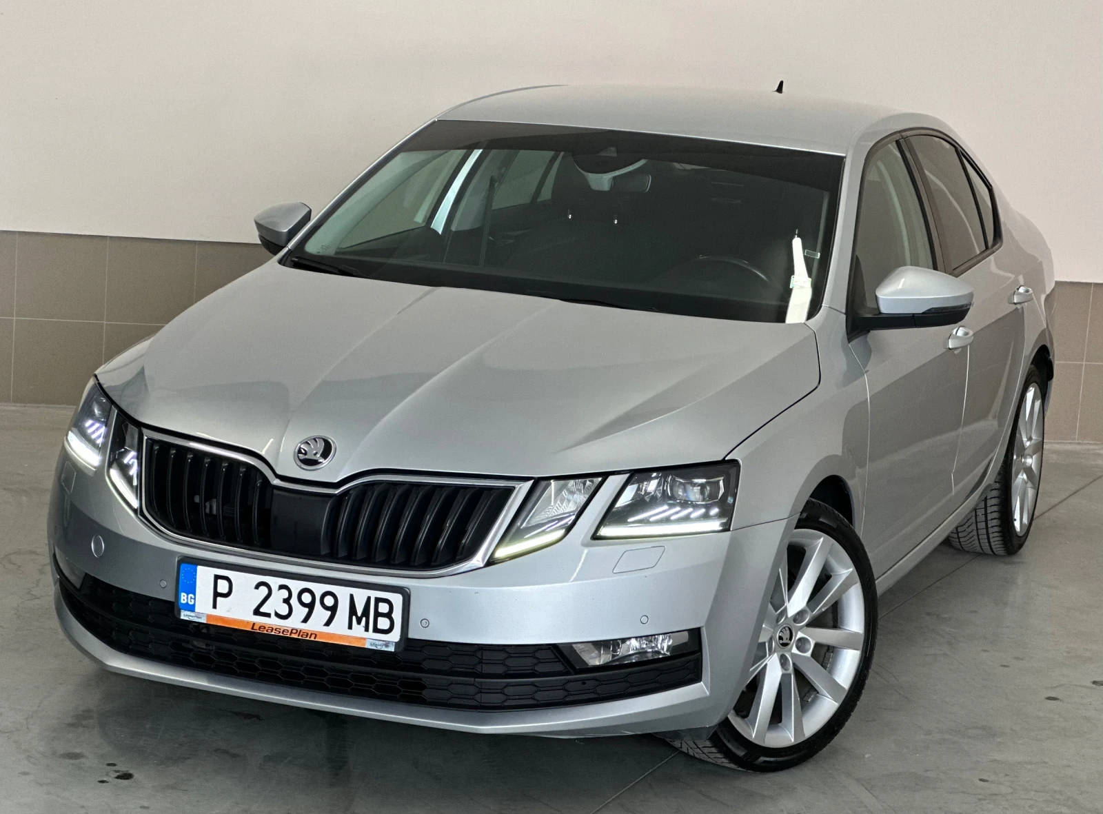 Skoda Octavia Facelift/2.00D/4х4* FULL/MAX/LED/ОБСЛУЖЕН в Шкода!, снимка 3 - Автомобили и джипове - 54636650