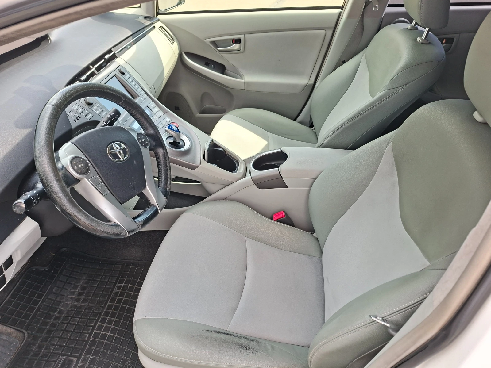 Toyota Prius, снимка 11 - Автомобили и джипове - 54884918