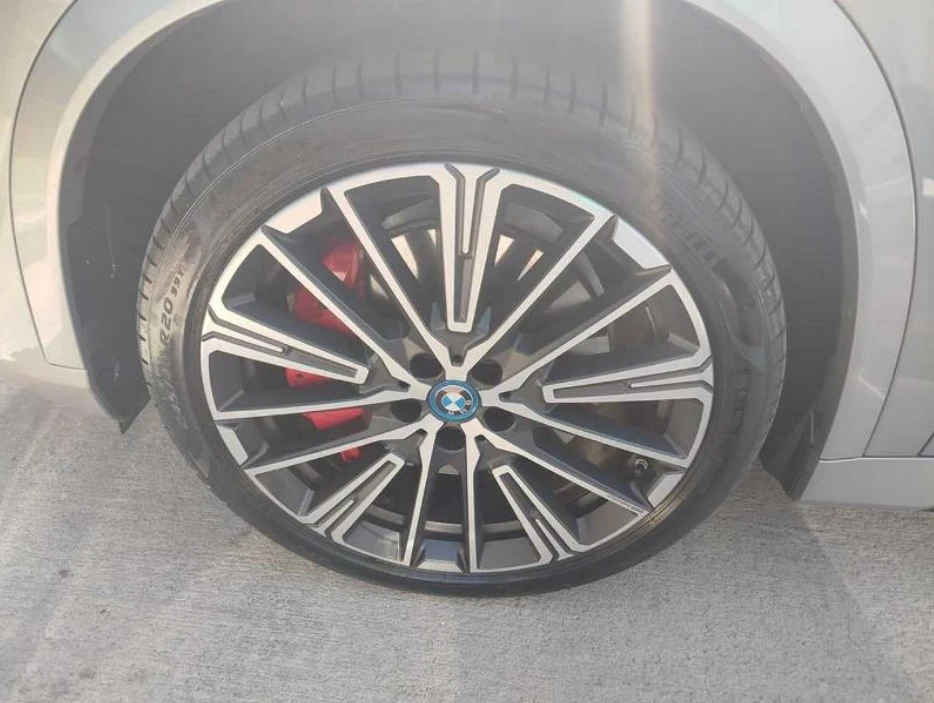 BMW iX1 xDrive30* 4x4* M Sport PRO * H&K* Led* Pano* Памет, снимка 7 - Автомобили и джипове - 55432985
