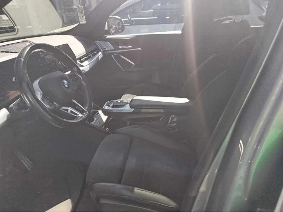 BMW iX1 xDrive30* 4x4* M Sport PRO * H&K* Led* Pano* Памет, снимка 9 - Автомобили и джипове - 55432985
