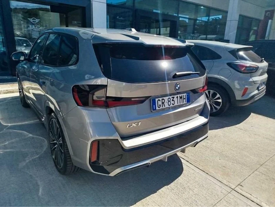 BMW iX1 xDrive30* 4x4* M Sport PRO * H&K* Led* Pano* Памет, снимка 4 - Автомобили и джипове - 55432985