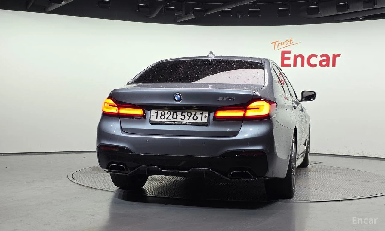 BMW 530 M* SPORT* ОБДУХВАНЕ* ДИСТРОНИК* ХЕДЪП* , снимка 4 - Автомобили и джипове - 55892101