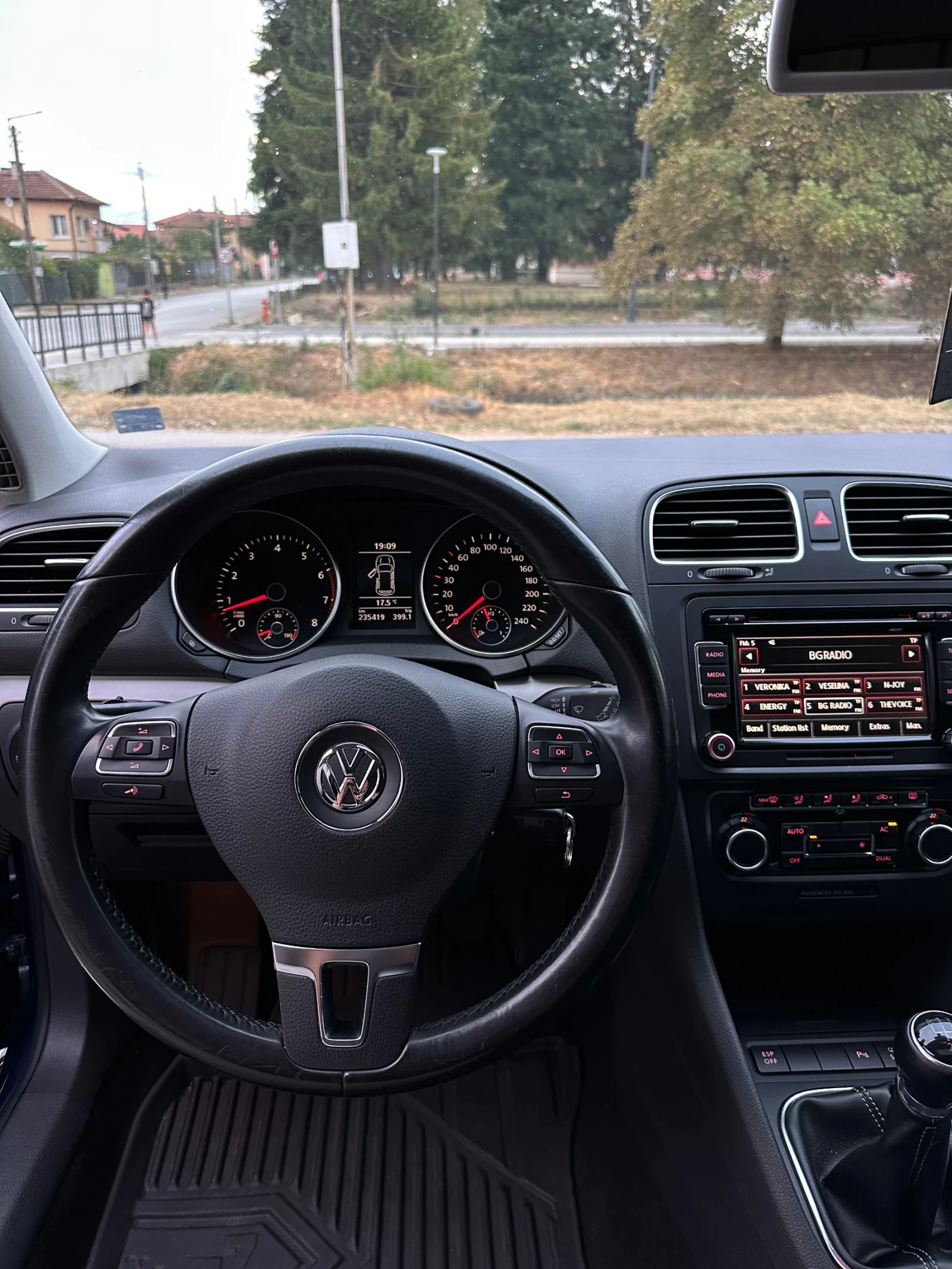 VW Golf 1.4 TSI, снимка 9 - Автомобили и джипове - 56219633