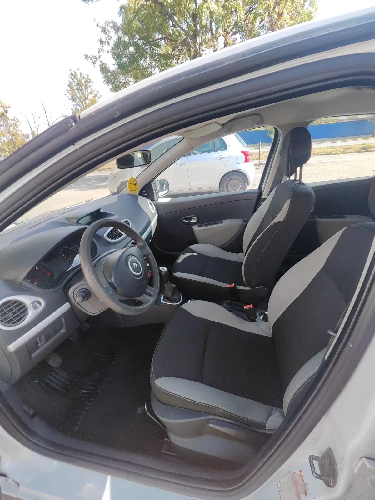 Renault Clio, снимка 2 - Автомобили и джипове - 56641922