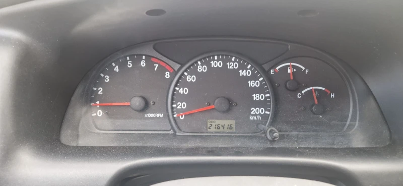 Suzuki Grand vitara 2.0 128кс Клима, снимка 9 - Автомобили и джипове - 52219158