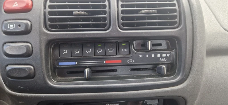 Suzuki Grand vitara 2.0 128кс Клима, снимка 10 - Автомобили и джипове - 52219158