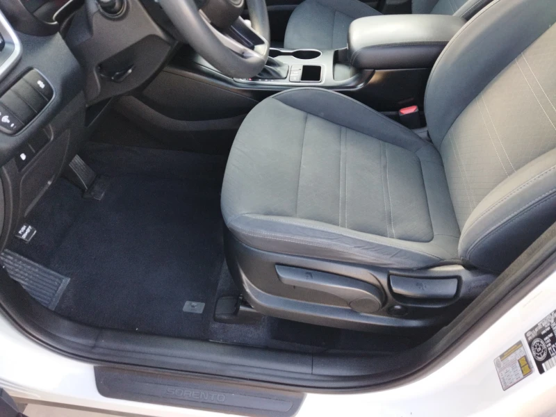 Kia Sorento 2.4 AWD, снимка 8 - Автомобили и джипове - 52545169