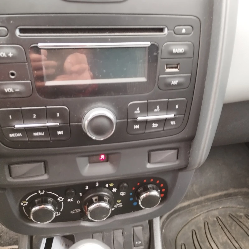 Dacia Duster 1, 2Тсе, снимка 8 - Автомобили и джипове - 52727120