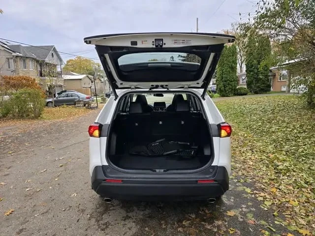 Toyota Rav4 / XLE / AWD / ШИБИДАХ / ПОДГРЕВИ / CARFAX , снимка 9 - Автомобили и джипове - 53341874