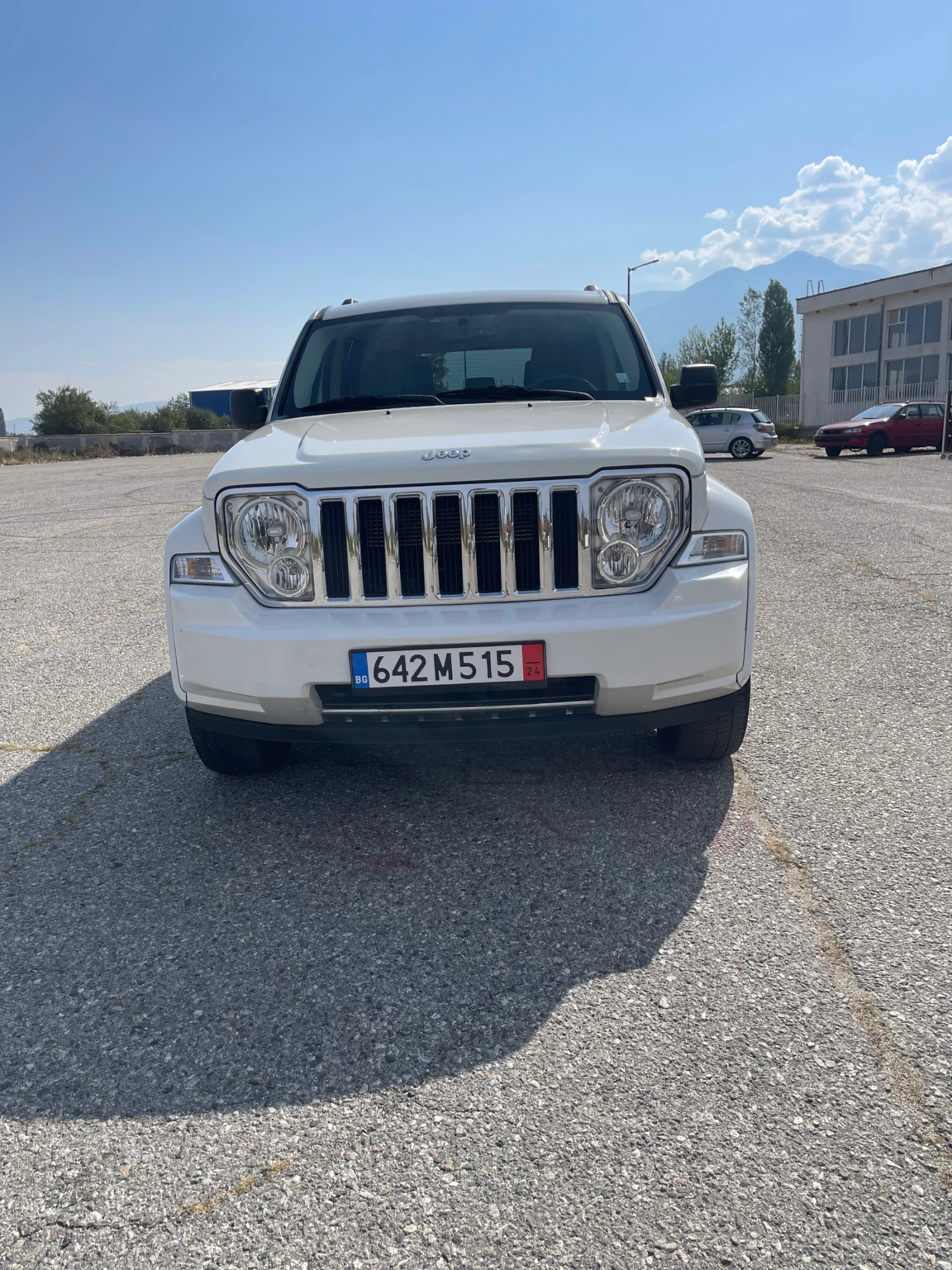 Jeep Cherokee 2.8 CRD LIBERTY  - изображение 2