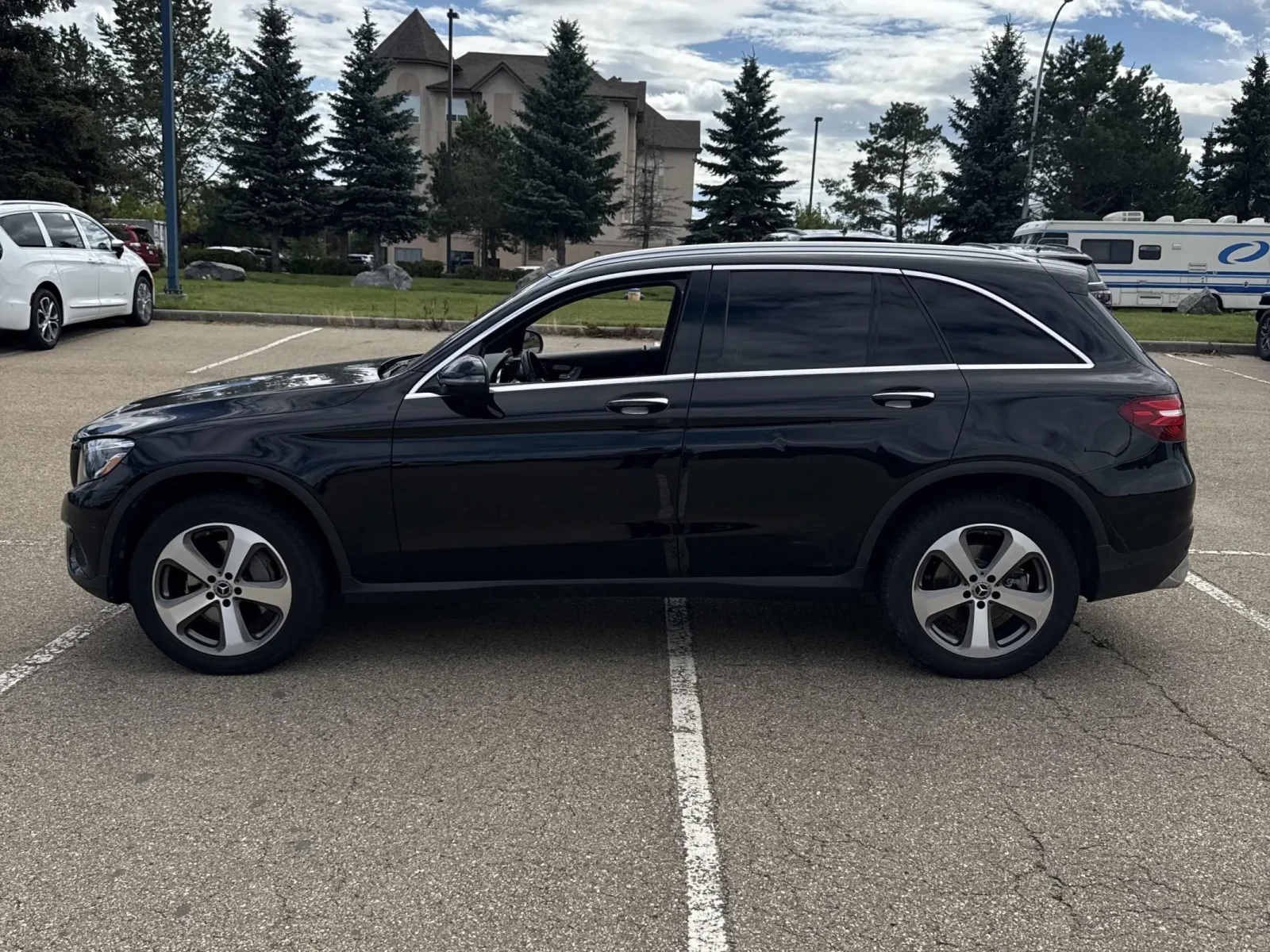 Mercedes-Benz GLC 300 * 4MATIC * CARFAX * БЕЗ ПЪРВОНАЧАЛНА ВНОСКА - изображение 3