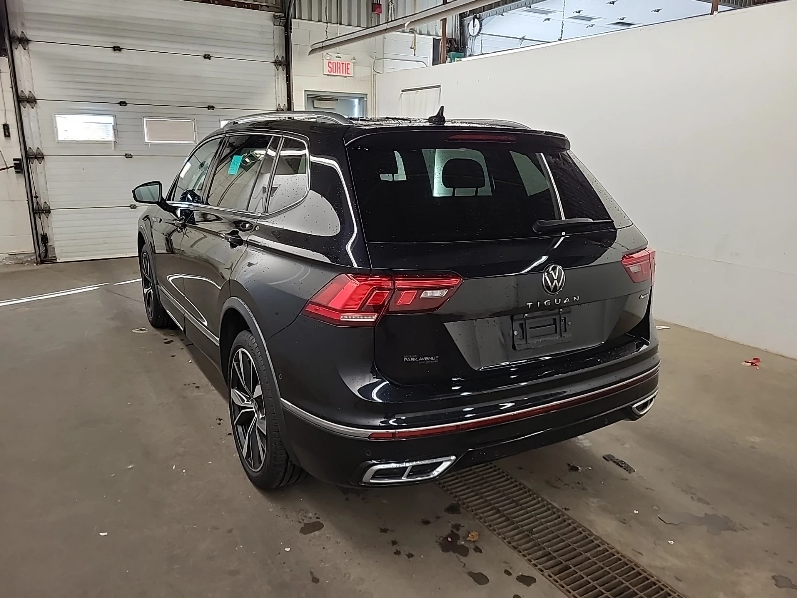 VW Tiguan * R-LINE* CARFAX * БЕЗ ПЪРВОНАЧАЛНА ВНОСКА - изображение 3