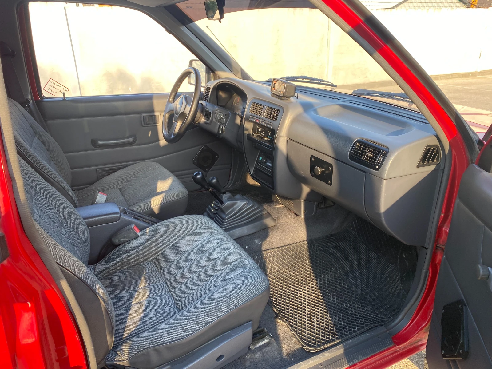 Nissan Navara 2.5d, снимка 7 - Автомобили и джипове - 53864351