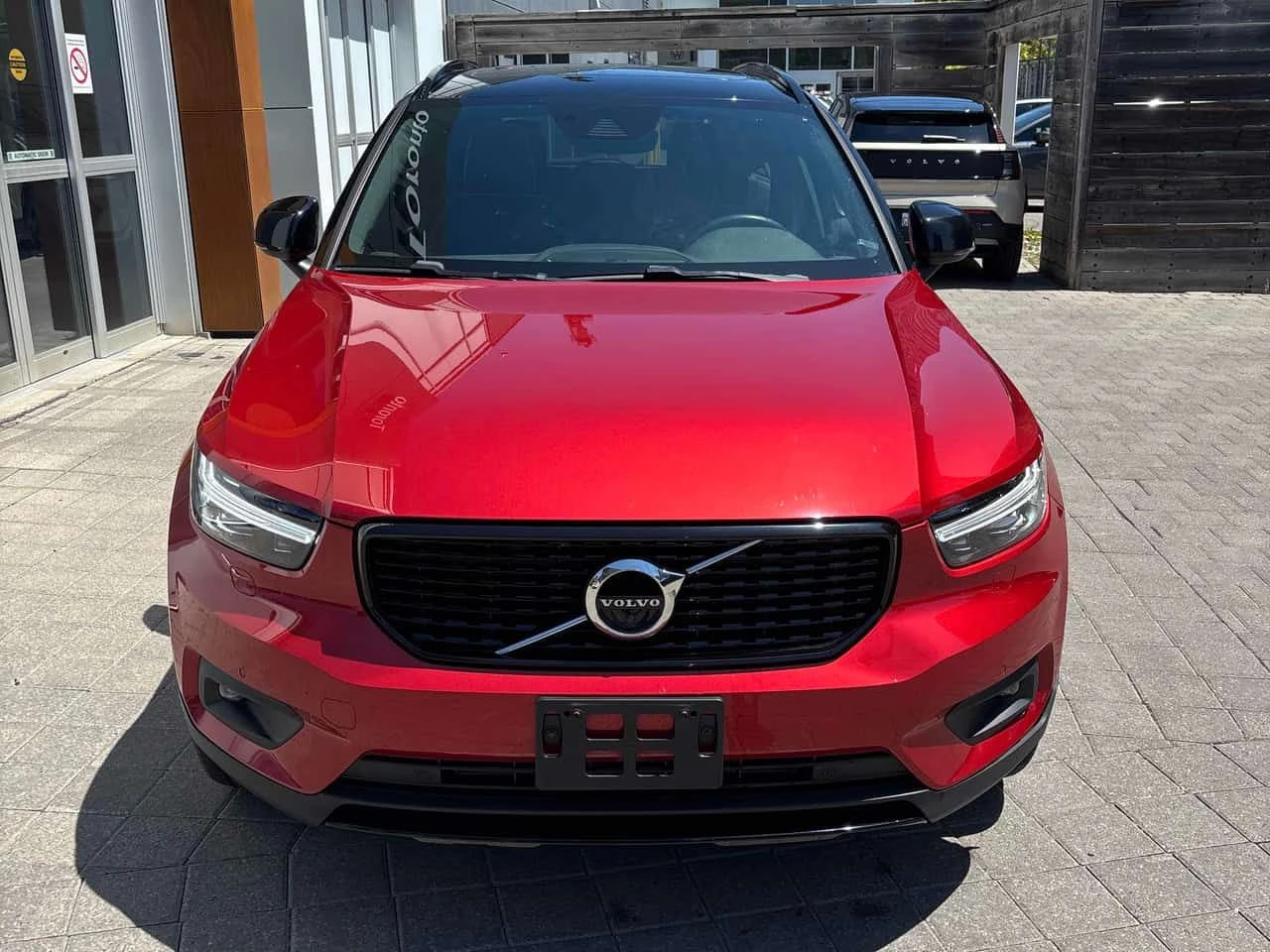 Volvo XC40 R Design/CARFAX/ЛЕНТИ/ОТ ПРЕДСТАВИТЕЛСТВО, снимка 6 - Автомобили и джипове - 55336037