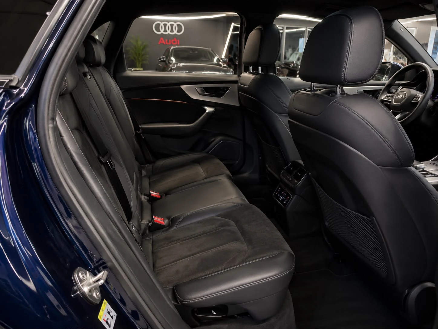 Audi SQ8 4.0 TDI* EXCLUSIVE* BANG&OLUFSEN* ОЧАКВАН ВНОС, снимка 7 - Автомобили и джипове - 56169343