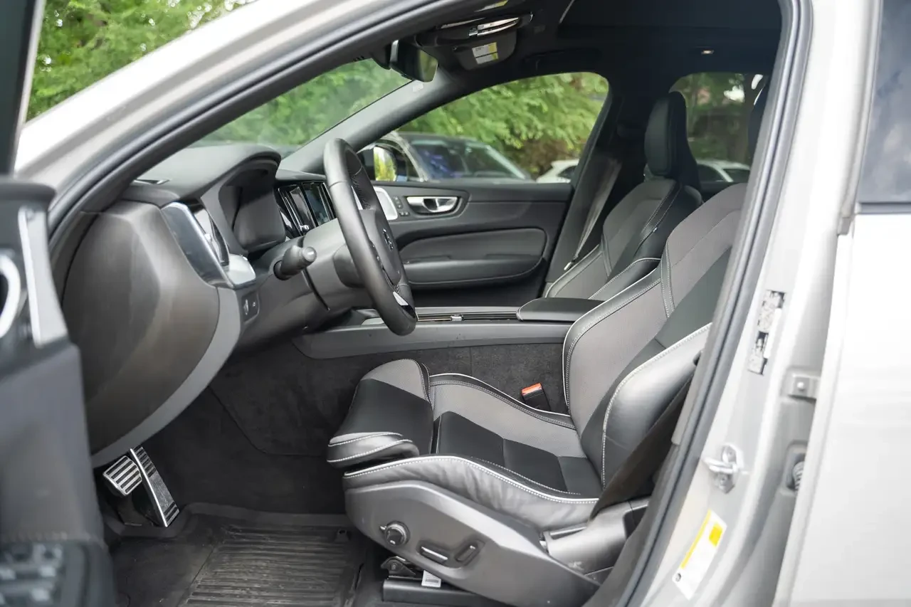 Volvo XC60 R-Design| NoAccident| B&W| ACC| 360| HUD| LDA| Hea | Mobile.bg � ����������� 10