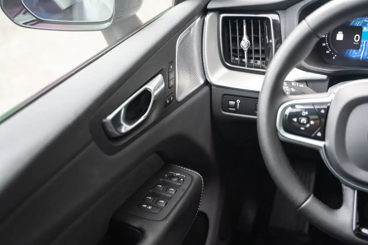 Volvo XC60 R-Design| NoAccident| B&W| ACC| 360| HUD| LDA| Hea | Mobile.bg � ����������� 16