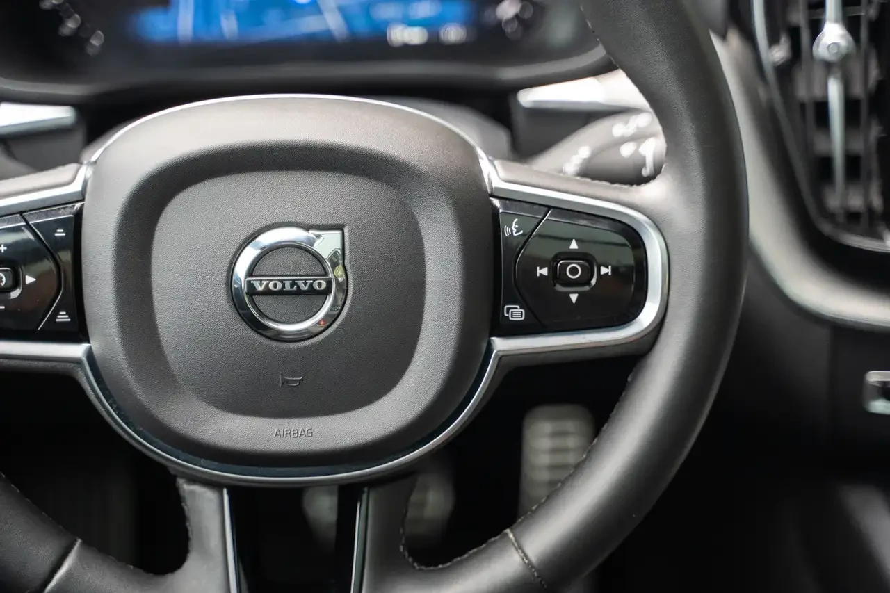 Volvo XC60 R-Design| NoAccident| B&W| ACC| 360| HUD| LDA| Hea | Mobile.bg � ����������� 17