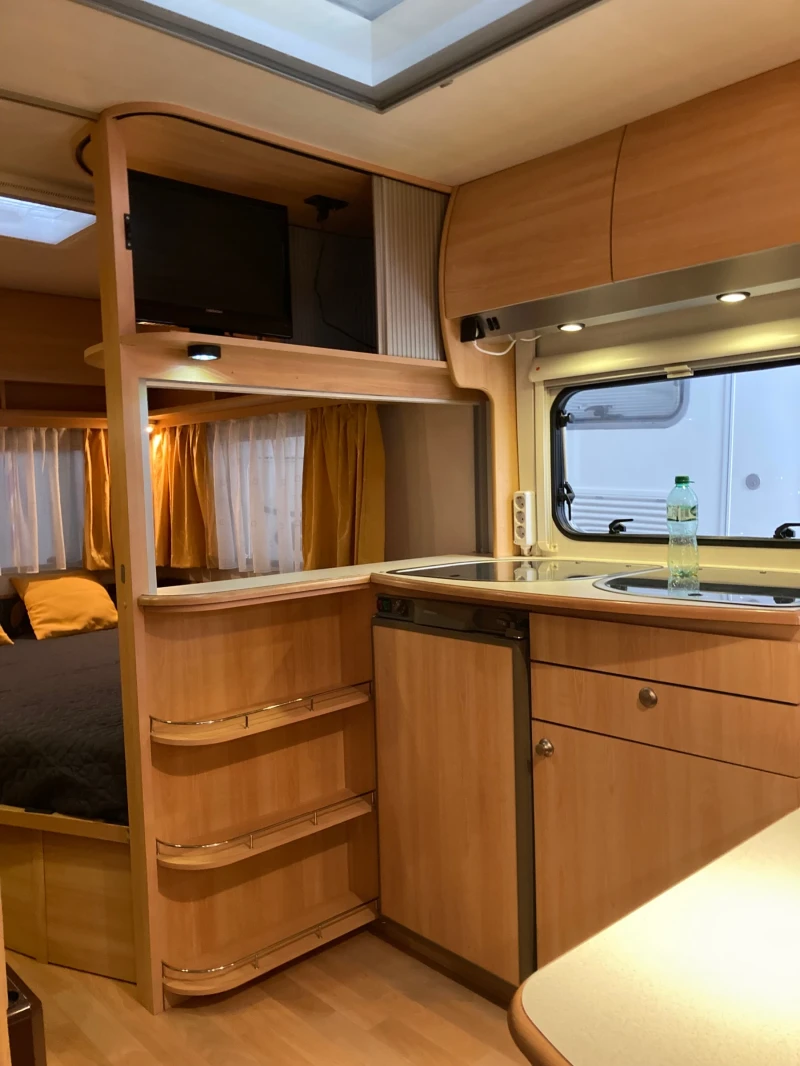 Каравана Chateau Home- Car Racer 45, снимка 9 - Каравани и кемпери - 52596038