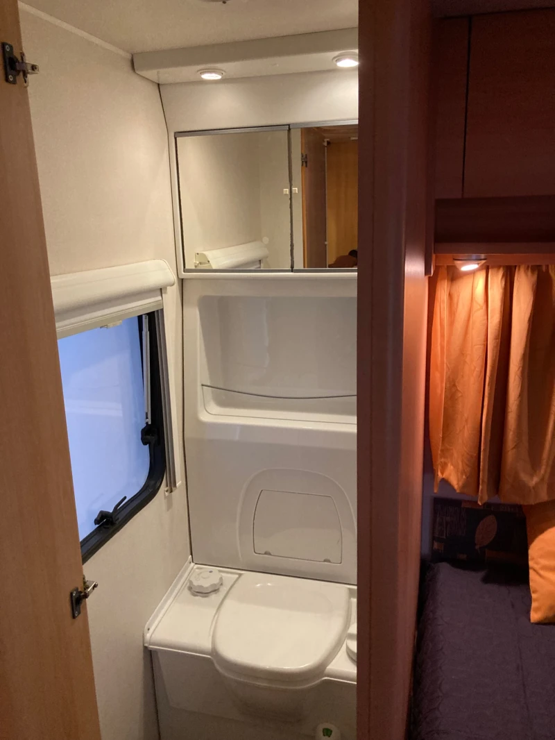 Каравана Chateau Home- Car Racer 45, снимка 16 - Каравани и кемпери - 52596038