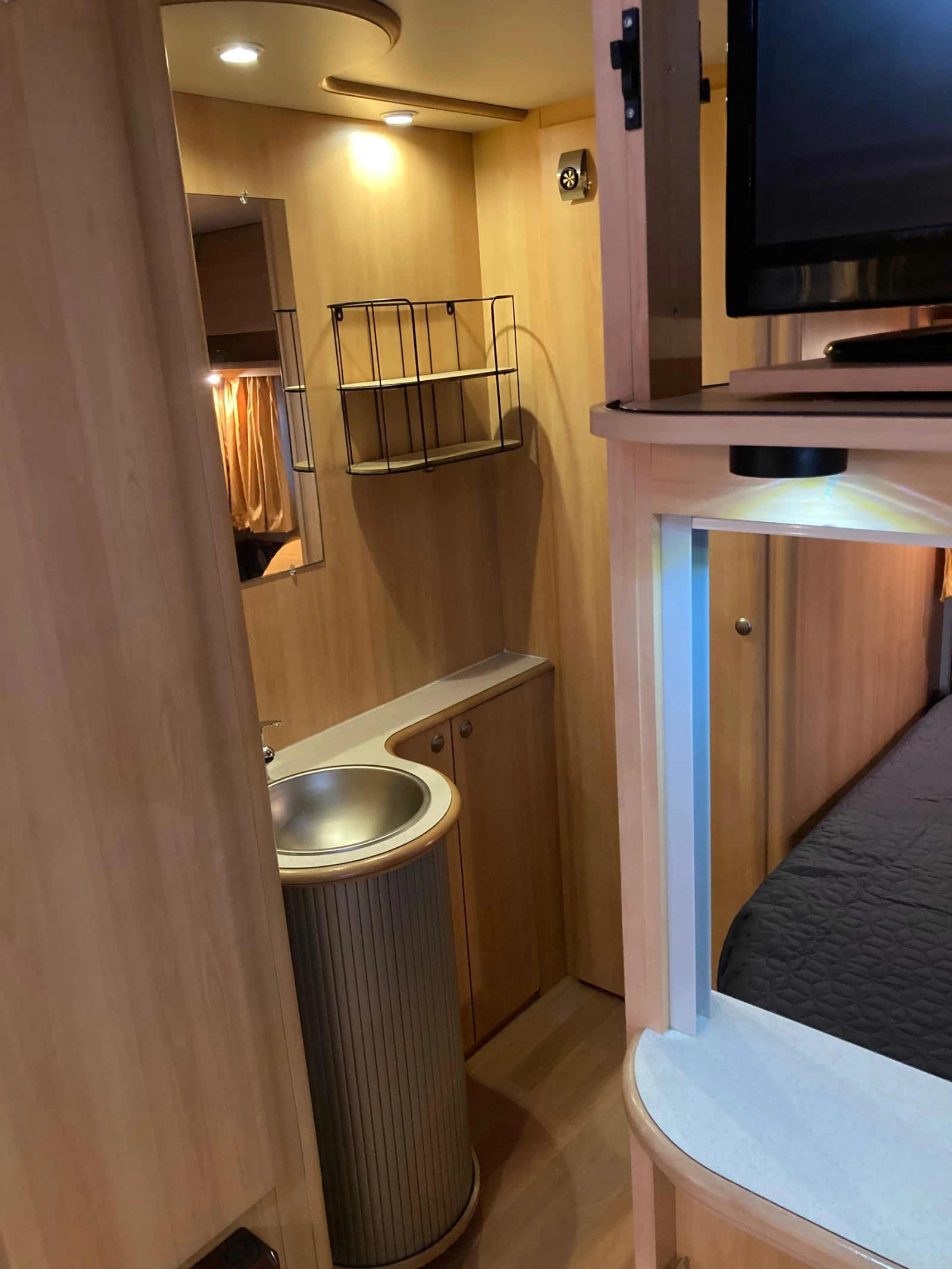  Chateau Home- Car Racer 45 | Mobile.bg   15