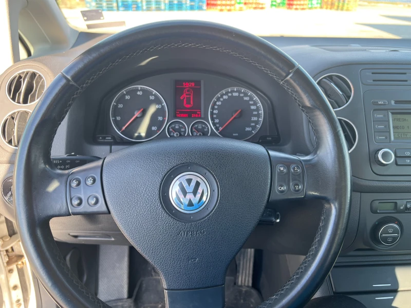 VW Golf Plus 1.6 102 k.c. BSE подгрев.мултиволан, снимка 11 - Автомобили и джипове - 49216184