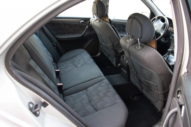 Mercedes-Benz C 200 Kompressor, снимка 4 - Автомобили и джипове - 52512570