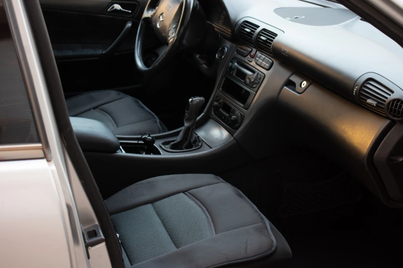 Mercedes-Benz C 200 Kompressor, снимка 3 - Автомобили и джипове - 52512570