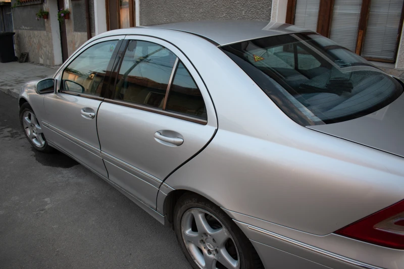 Mercedes-Benz C 200 Kompressor, снимка 5 - Автомобили и джипове - 52512570