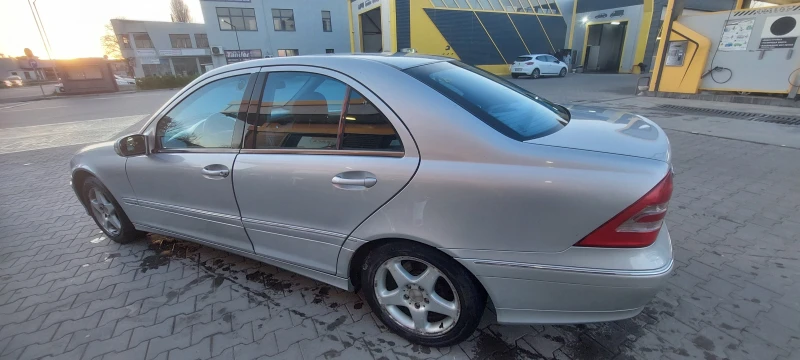 Mercedes-Benz C 200 Kompressor, снимка 7 - Автомобили и джипове - 52512570