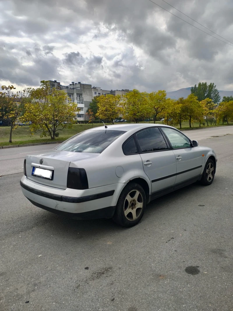 VW Passat 1.6, снимка 2 - Автомобили и джипове - 52134992