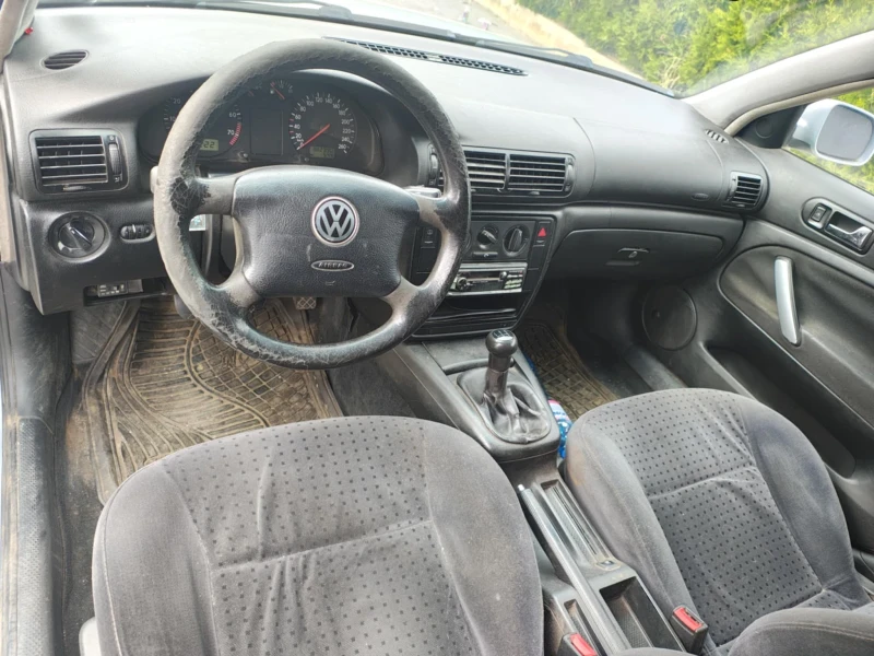 VW Passat 1.6, снимка 6 - Автомобили и джипове - 52134992