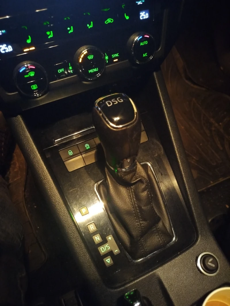 Skoda Octavia, снимка 16 - Автомобили и джипове - 52804550