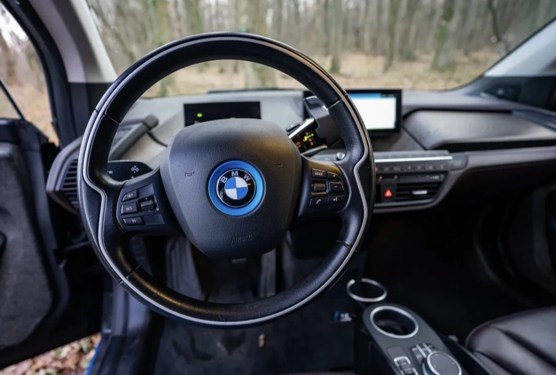 BMW i3 S, 120Ah Performance , Дистроник, Harman Cardon - изображение 8