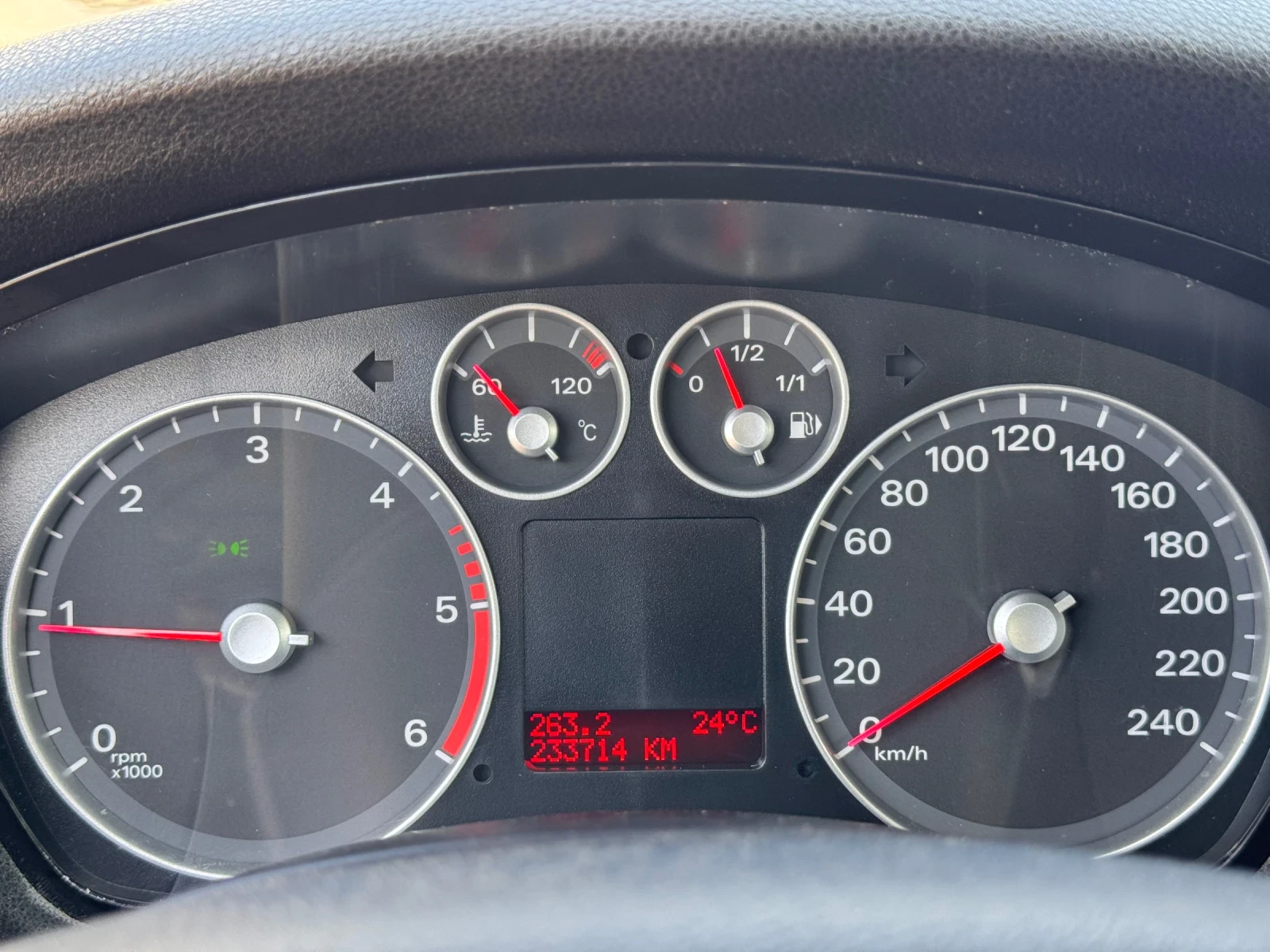 Ford Focus 1.6TDCI - изображение 7