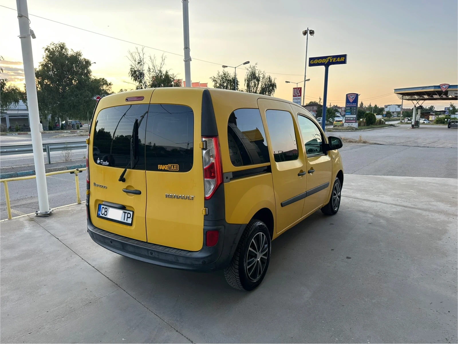 Renault Kangoo АВТОМАТИК ГАЗ/БЕНЗИН 98 000км - изображение 5