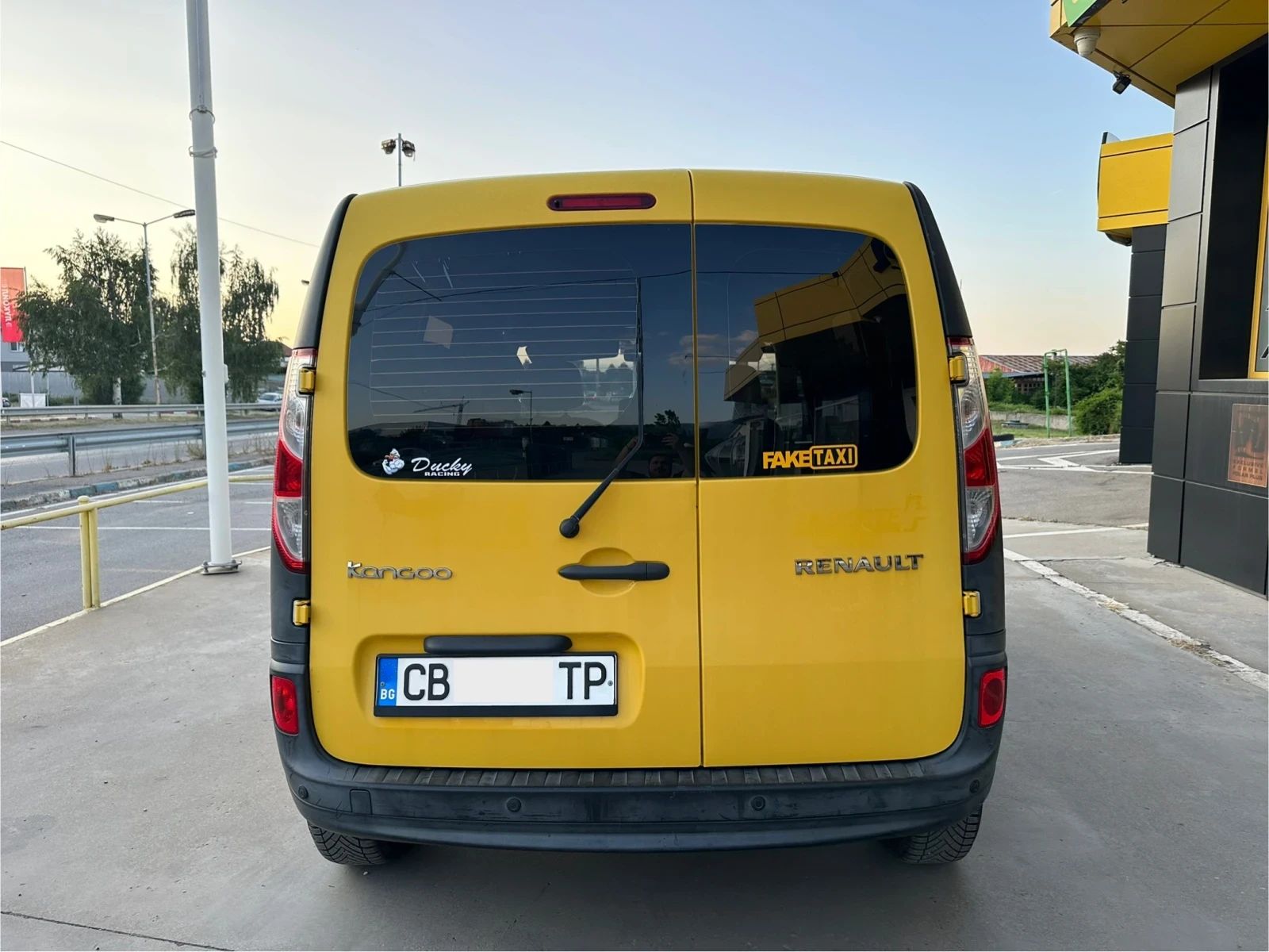 Renault Kangoo АВТОМАТИК ГАЗ/БЕНЗИН 98 000км - изображение 4