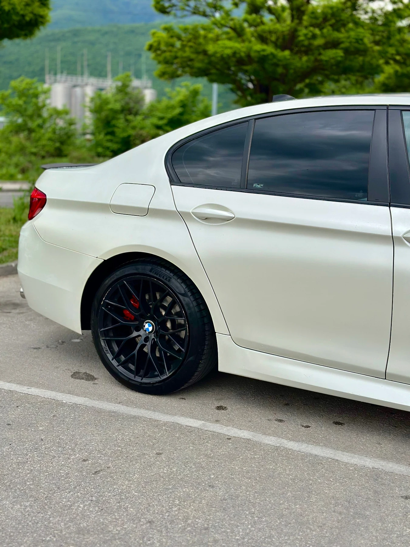 BMW 530 / 245 к.с. / M-PACK / задно - изображение 4