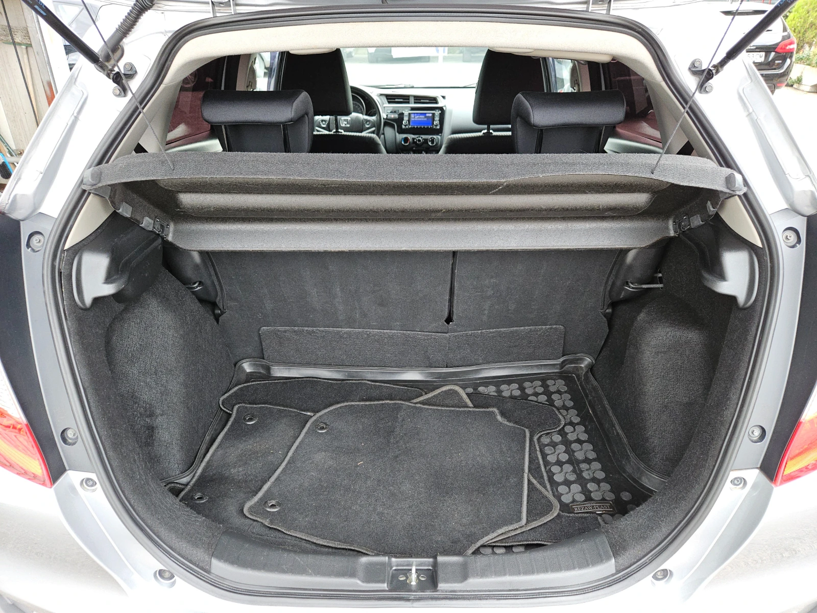 Honda Jazz 1.3i-VTEC/Trend AT/LED/ACC/БЛУТУТ/ОБСЛУЖЕНА/EURO6B | Mobile.bg — изображение 4