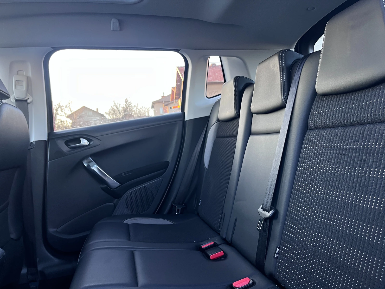 Peugeot 2008 1.6i AВТОМАТИК Allure Edition, снимка 10 - Автомобили и джипове - 53819549