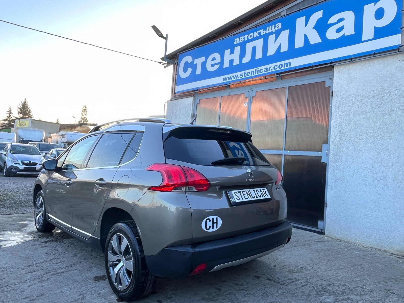 Peugeot 2008 1.6i AВТОМАТИК Allure Edition, снимка 2 - Автомобили и джипове - 53819549