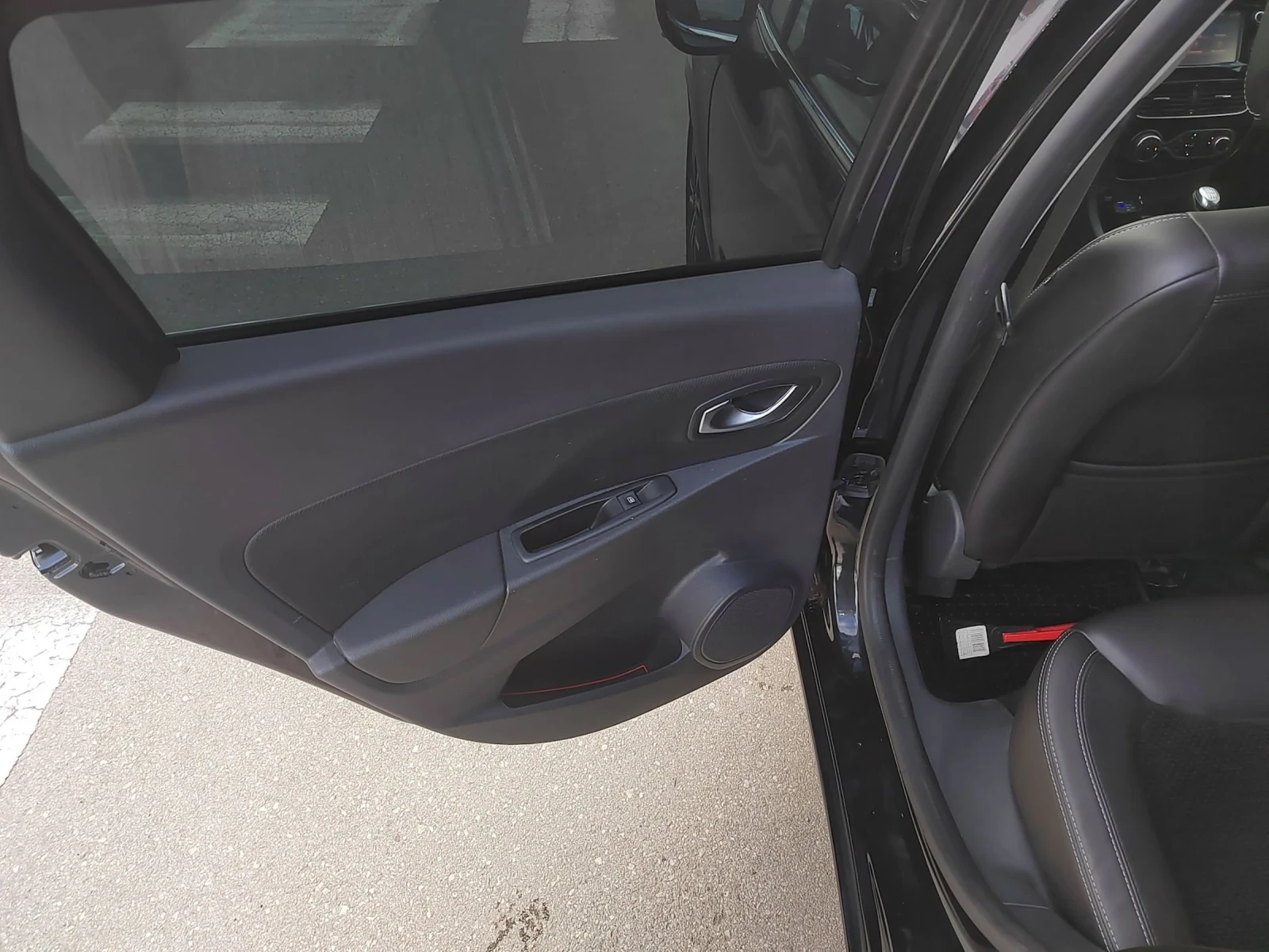 Renault Clio 1.5dci 110kc 6ск УНИКАТ, снимка 10 - Автомобили и джипове - 54083752