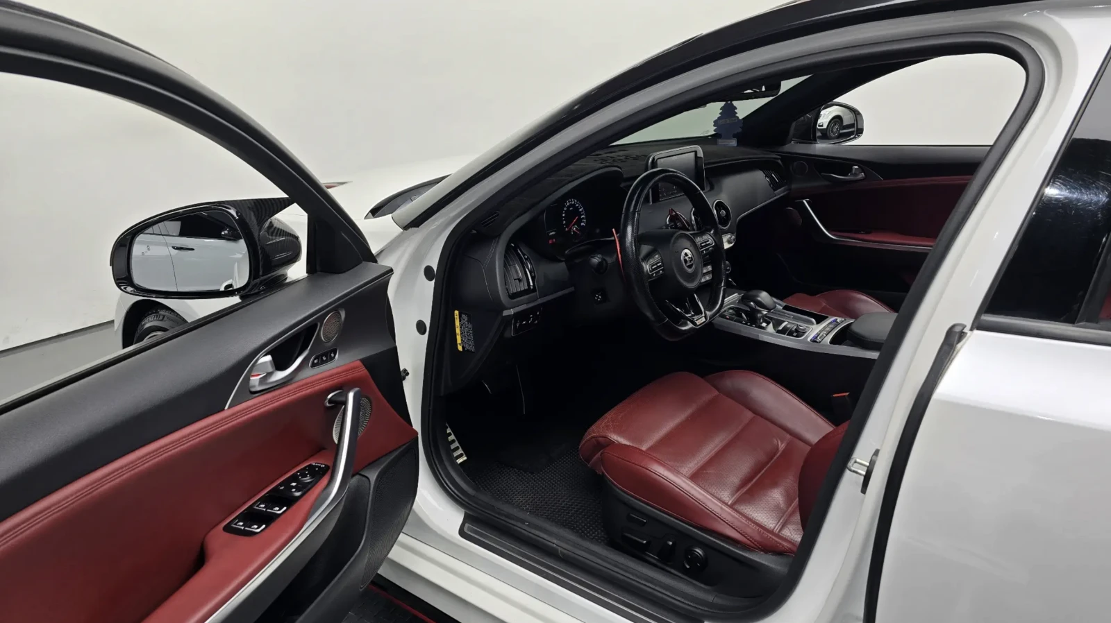 Kia Stinger GT 3.3/TUNING/ОБДУХ/360 КАМЕРИ/FULL!, снимка 11 - Автомобили и джипове - 54413721