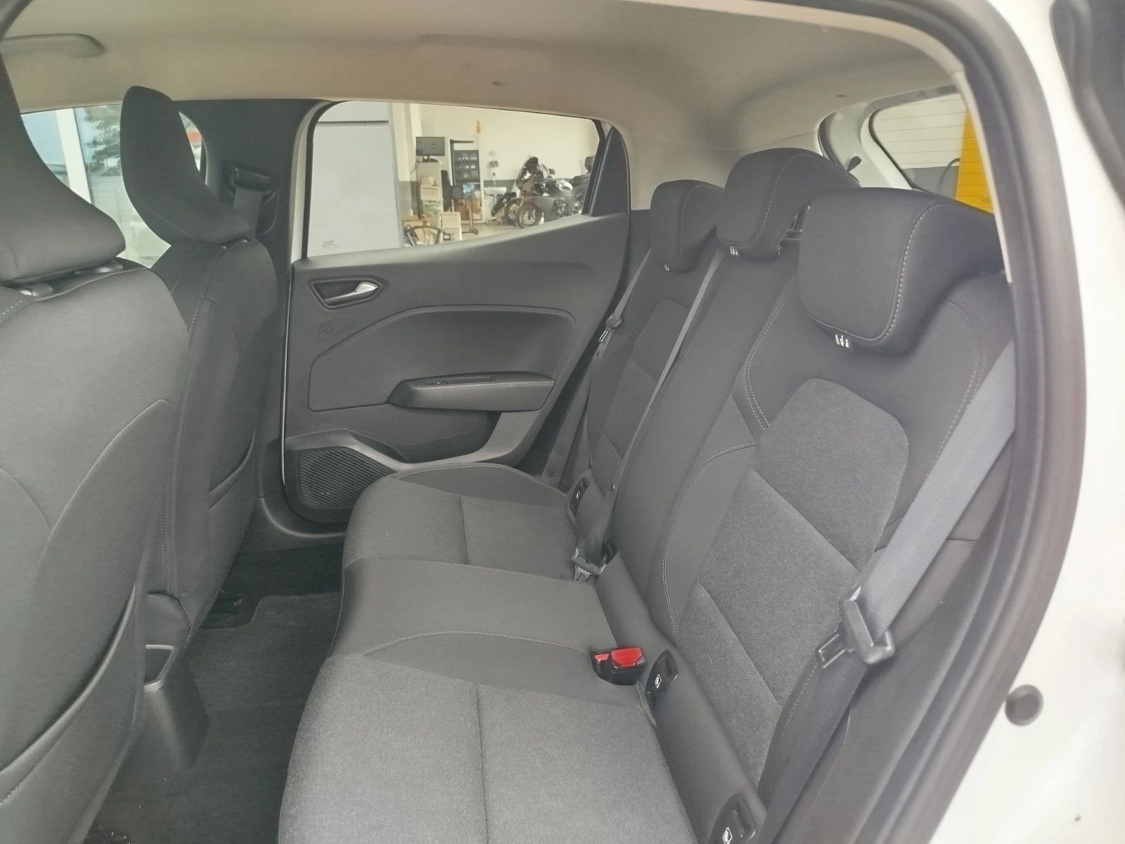 Renault Clio 1.0 TCe/ 100 к.с., снимка 15 - Автомобили и джипове - 55132804