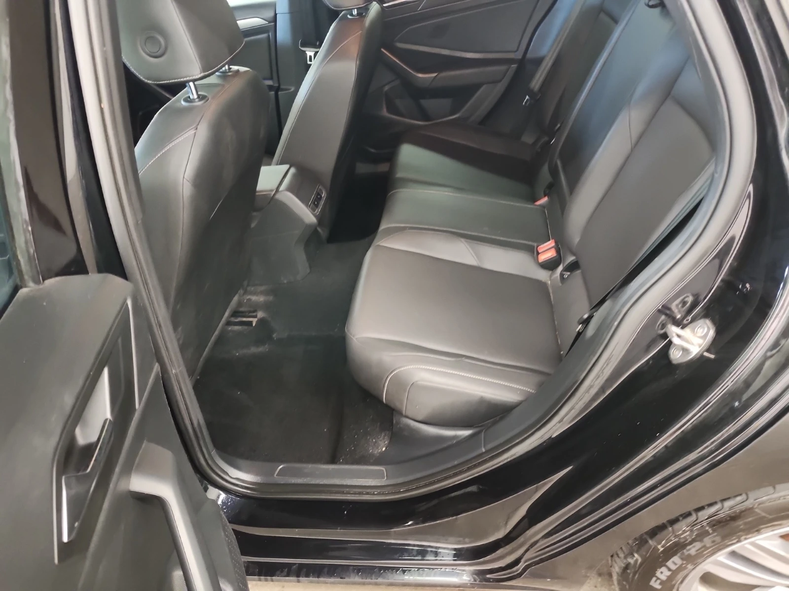 VW Jetta HIGHLINE / ПАНО / ЛИЗИНГ / ПРОГНОЗНА ЦЕНА до БГ, снимка 15 - Автомобили и джипове - 55672362